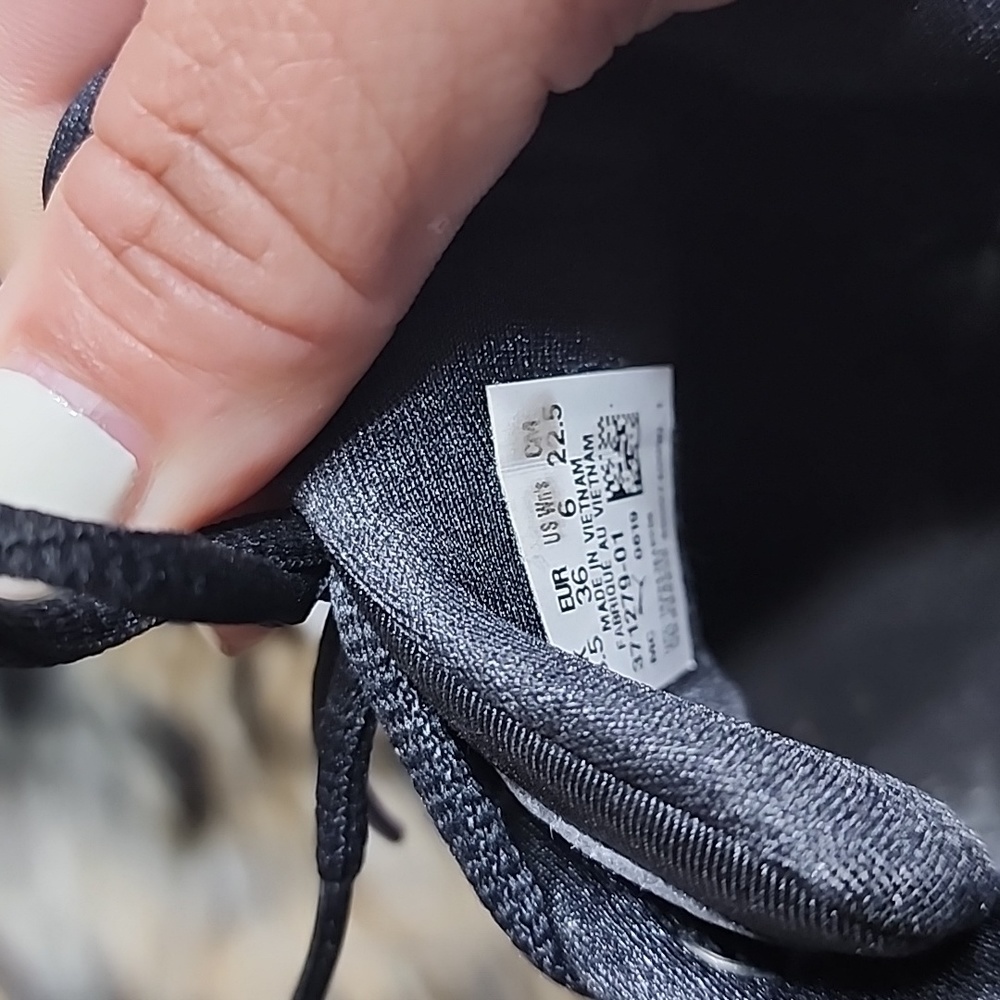 Puma Sneakers - Picture 4 of 4